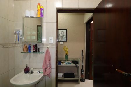 Casa à venda com 208m², 3 quartos e 2 vagasBanheiro 1