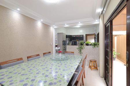 Casa à venda com 208m², 3 quartos e 2 vagasSala de Jantar