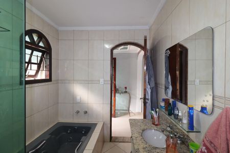 Casa à venda com 208m², 3 quartos e 2 vagasBanheiro da Suíte