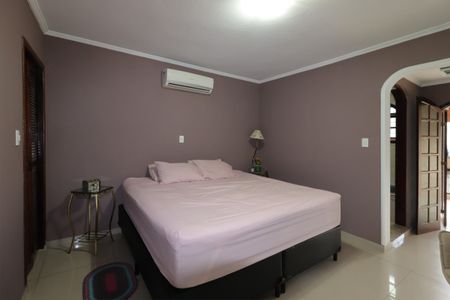 Casa à venda com 208m², 3 quartos e 2 vagasSuíte