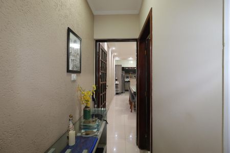 Casa à venda com 208m², 3 quartos e 2 vagasCorredor
