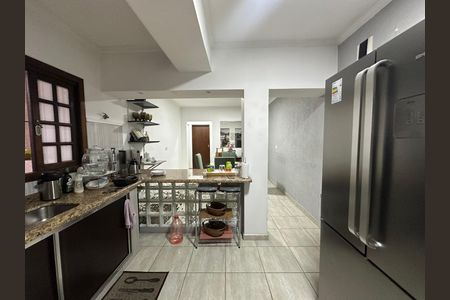 Casa para alugar com 250m², 3 quartos e 3 vagas Casa para alugar com 250m², 3 quartos e 3 vagasCozinha