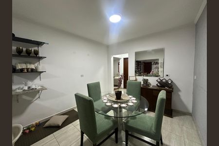 Casa para alugar com 250m², 3 quartos e 3 vagas Casa para alugar com 250m², 3 quartos e 3 vagasSala de Jantar
