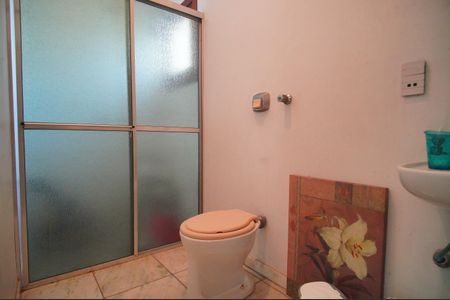 Casa à venda com 594m², 2 quartos e 3 vagasBanheiro de serviço