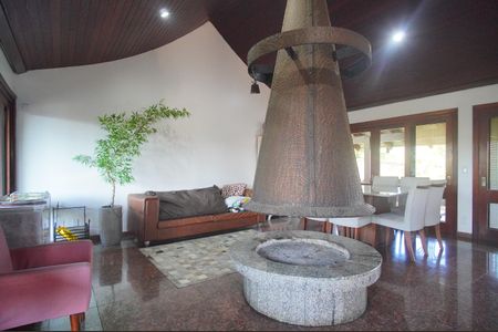 Sala de casa para alugar com 2 quartos, 594m² em Industrial, Novo Hamburgo