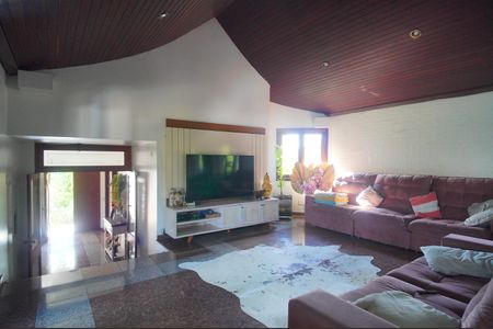 Casa à venda com 594m², 2 quartos e 3 vagasSala