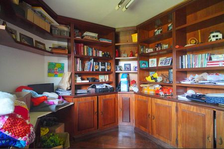 Casa à venda com 594m², 2 quartos e 3 vagasQuarto 