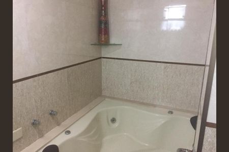 Casa à venda com 230m², 3 quartos e 5 vagas Casa à venda com 230m², 3 quartos e 5 vagasBanheiro