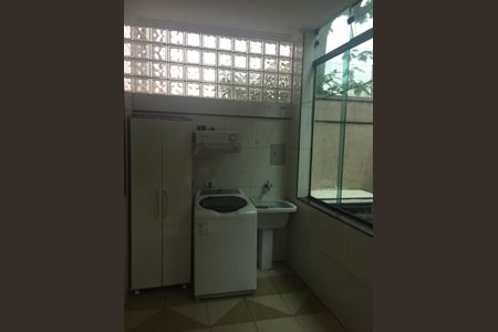 Casa à venda com 230m², 3 quartos e 5 vagas Casa à venda com 230m², 3 quartos e 5 vagasLavanderia