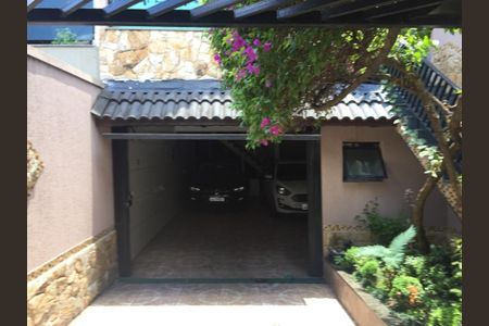 Casa à venda com 230m², 3 quartos e 5 vagas Casa à venda com 230m², 3 quartos e 5 vagasVagas