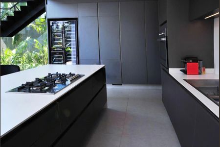 Casa à venda com 350m², 4 quartos e 4 vagas