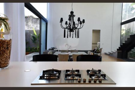 Casa à venda com 350m², 4 quartos e 4 vagas