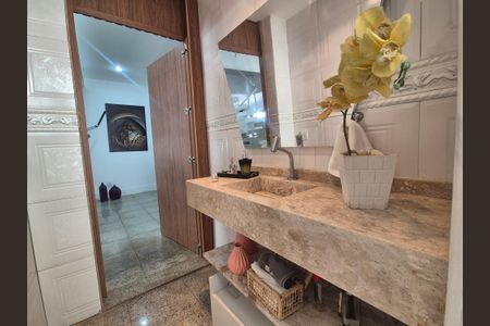 Casa à venda com 600m², 4 quartos e 5 vagasBanheiro da Suíte 1