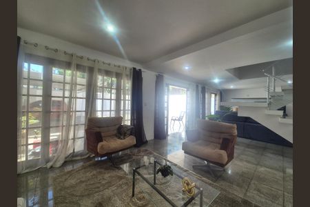 Casa à venda com 600m², 4 quartos e 5 vagasSala