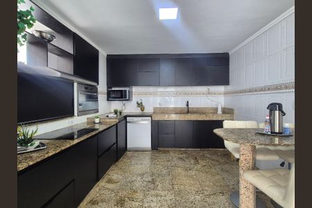 Casa à venda com 600m², 4 quartos e 5 vagasCozinha