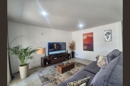 Casa à venda com 600m², 4 quartos e 5 vagasSala