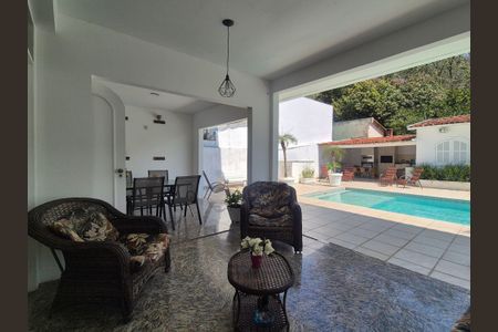 Casa à venda com 600m², 4 quartos e 5 vagasÁrea externa