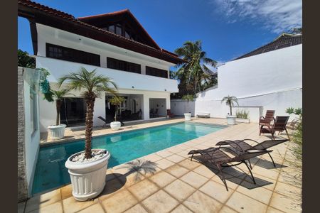 Casa à venda com 600m², 4 quartos e 5 vagasÁrea externa