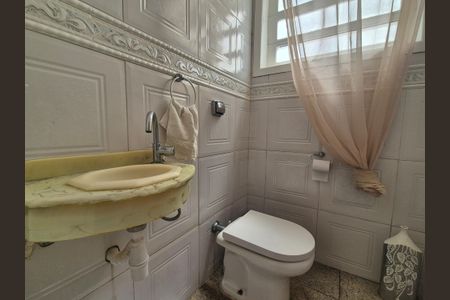 Casa à venda com 600m², 4 quartos e 5 vagasBanheiro da Suíte 1