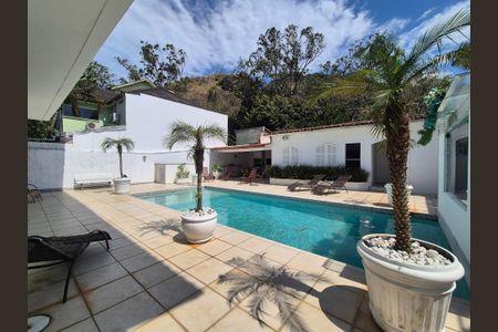 Casa à venda com 600m², 4 quartos e 5 vagasÁrea externa