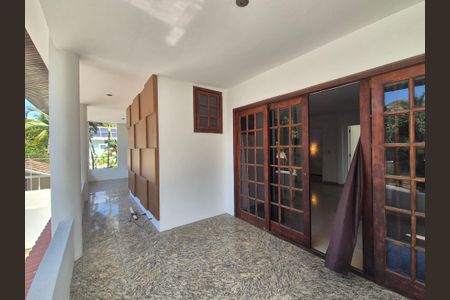 Casa à venda com 600m², 4 quartos e 5 vagasVaranda da Suíte 4
