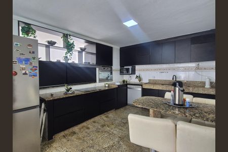 Casa à venda com 600m², 4 quartos e 5 vagasCozinha