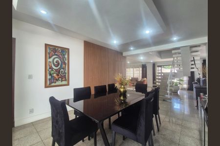 Casa à venda com 600m², 4 quartos e 5 vagasSala