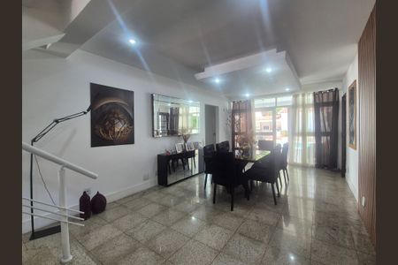 Casa à venda com 600m², 4 quartos e 5 vagasSala