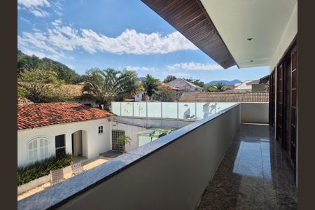 Casa à venda com 600m², 4 quartos e 5 vagasVaranda da Suíte 2