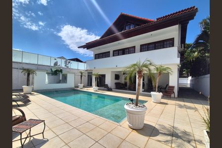 Casa à venda com 600m², 4 quartos e 5 vagasÁrea externa