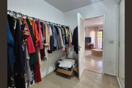 Casa à venda com 600m², 4 quartos e 5 vagasCloset Suíte 2
