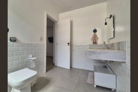 Casa à venda com 600m², 4 quartos e 5 vagasBanheiro da Suíte 4