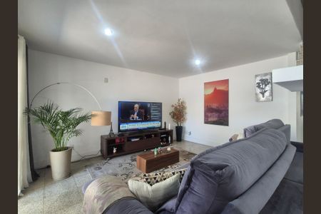 Casa à venda com 600m², 4 quartos e 5 vagasSala