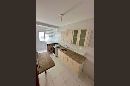 Cozinha de apartamento para alugar com 2 quartos, 64m² em Kobrasol, São José