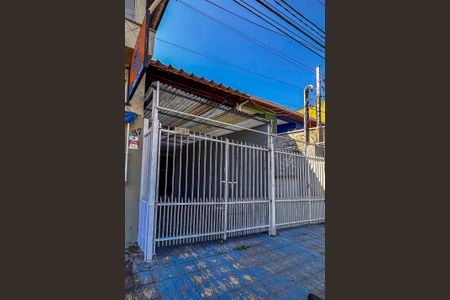 Casa para alugar com 200m², 3 quartos e 1 vaga Casa para alugar com 200m², 3 quartos e 1 vagaFachada