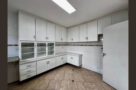 Casa para alugar com 400m², 4 quartos e 4 vagas Casa para alugar com 400m², 4 quartos e 4 vagasCozinha