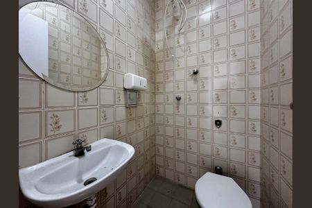 Casa para alugar com 400m², 4 quartos e 4 vagas Casa para alugar com 400m², 4 quartos e 4 vagasBanheiro de Serviço