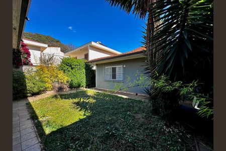 Casa para alugar com 400m², 4 quartos e 4 vagas Casa para alugar com 400m², 4 quartos e 4 vagasQuintal