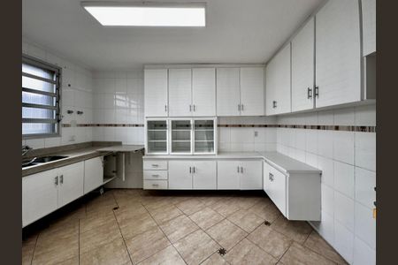 Casa para alugar com 400m², 4 quartos e 4 vagas Casa para alugar com 400m², 4 quartos e 4 vagasCozinha