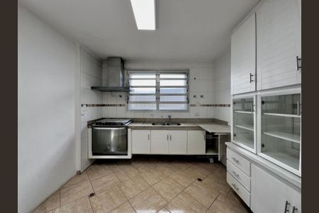 Casa para alugar com 400m², 4 quartos e 4 vagas Casa para alugar com 400m², 4 quartos e 4 vagasCozinha