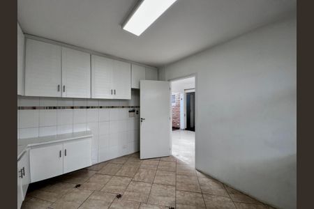 Casa para alugar com 400m², 4 quartos e 4 vagas Casa para alugar com 400m², 4 quartos e 4 vagasCozinha