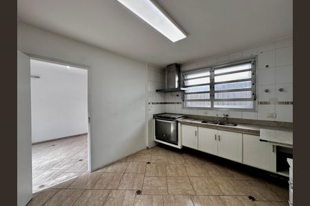 Casa para alugar com 400m², 4 quartos e 4 vagas Casa para alugar com 400m², 4 quartos e 4 vagasCozinha