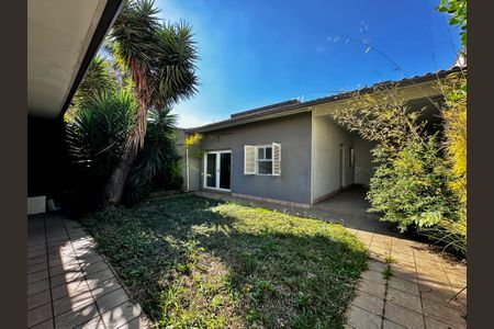 Casa para alugar com 400m², 4 quartos e 4 vagas Casa para alugar com 400m², 4 quartos e 4 vagasQuintal