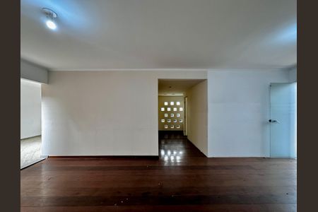 Casa para alugar com 400m², 4 quartos e 4 vagas Casa para alugar com 400m², 4 quartos e 4 vagasSala