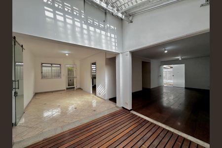 Casa para alugar com 400m², 4 quartos e 4 vagas Casa para alugar com 400m², 4 quartos e 4 vagasJardim de Inverno