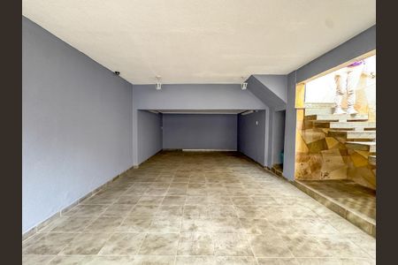 Casa à venda com 200m², 2 quartos e 3 vagas Casa à venda com 200m², 2 quartos e 3 vagasÁrea comum