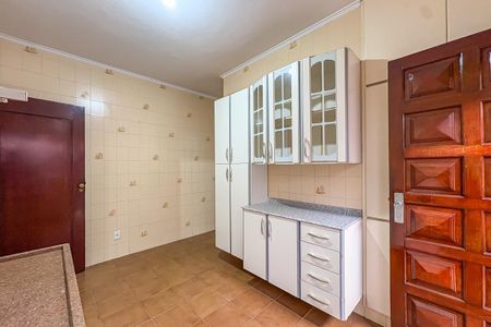 Casa à venda com 200m², 2 quartos e 3 vagas Casa à venda com 200m², 2 quartos e 3 vagasCozinha