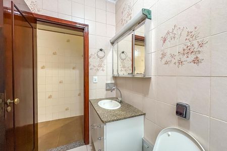 Casa à venda com 200m², 2 quartos e 3 vagas Casa à venda com 200m², 2 quartos e 3 vagasBanheiro