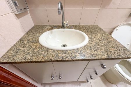 Casa à venda com 200m², 2 quartos e 3 vagas Casa à venda com 200m², 2 quartos e 3 vagasBanheiro