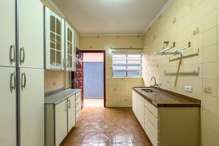 Casa à venda com 200m², 2 quartos e 3 vagas Casa à venda com 200m², 2 quartos e 3 vagasCozinha